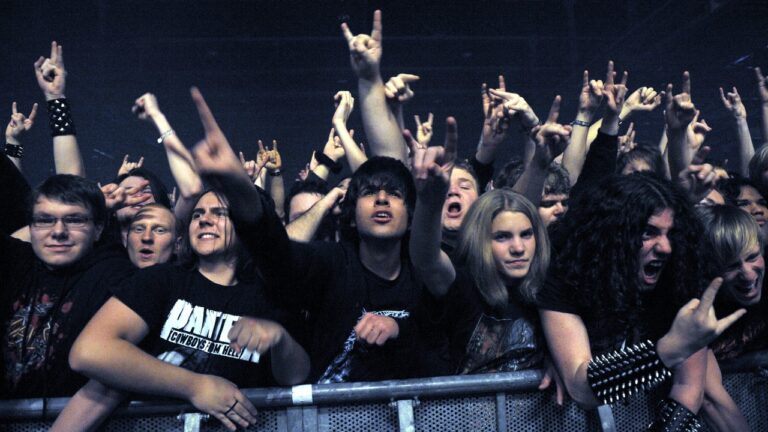 Photo de fans de métal à un concert